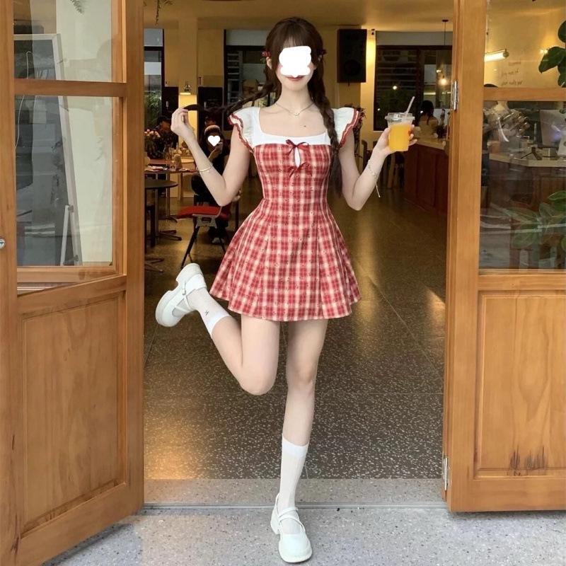 Elegant Retro Red Plaid Puff Sleeve Princess Dress - Slimming & Perfect for Petites
