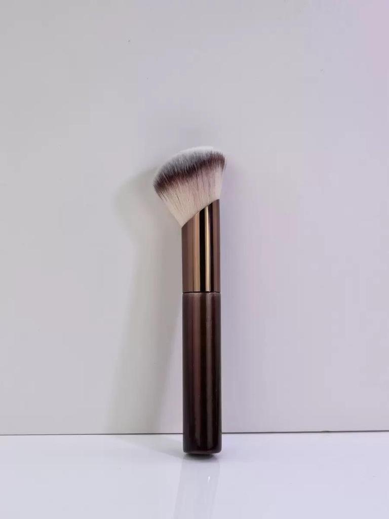 7dílná přenosná oboustranná sada štětců na make-up: Zahrnuje štětce na make-up, pudr, tvářenku a konturování