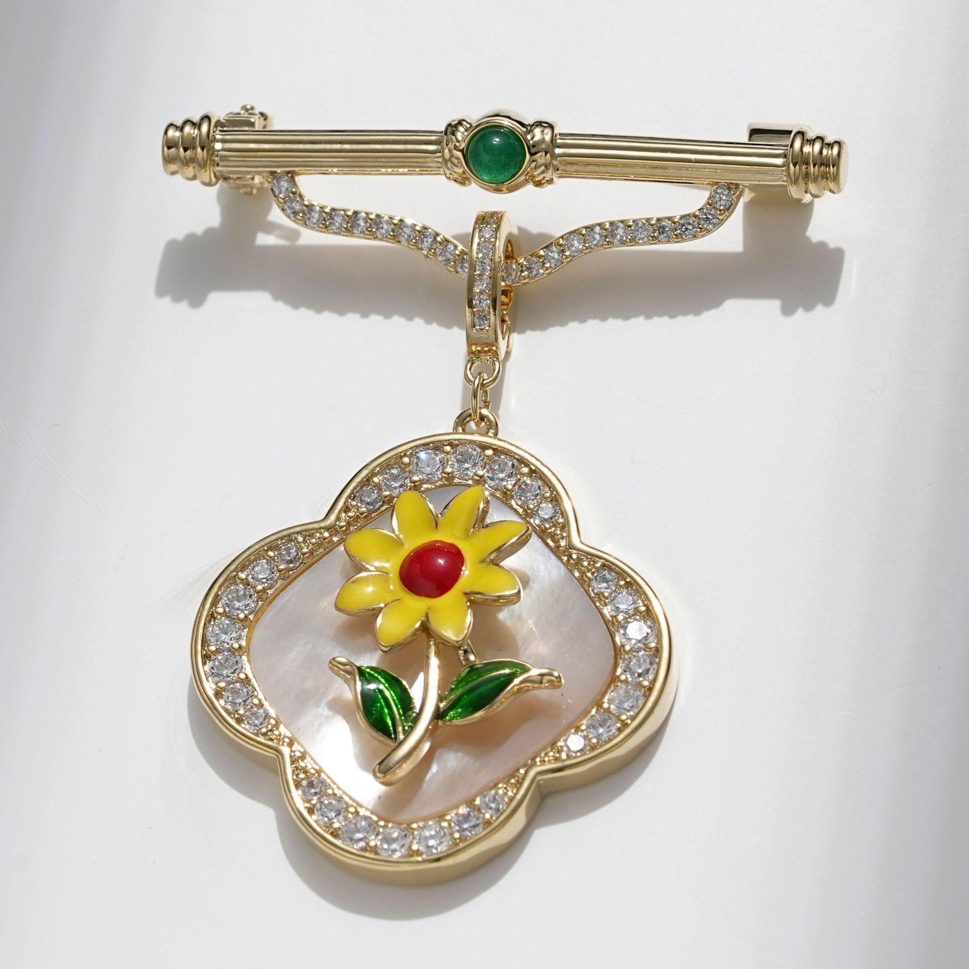 Bo Xin Yun Monet Garden Seashell Four-Leaf Clover Brooch - Daisy Lapel Pin Accessory