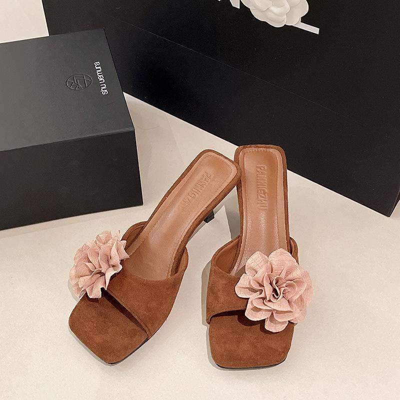 Korean version of high-heeled open-toed slippers for women's summer wear 2025 new flower-decorated French beautiful cool slippers