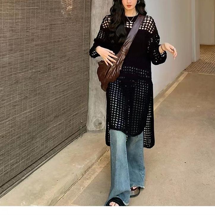 

Французский темперамент полый средний и длинный топ длинные рукава наслоенная верхняя блузка юбка для отпуска клетка круглый вырез вязаный свитер Average size 54-63 чёрный