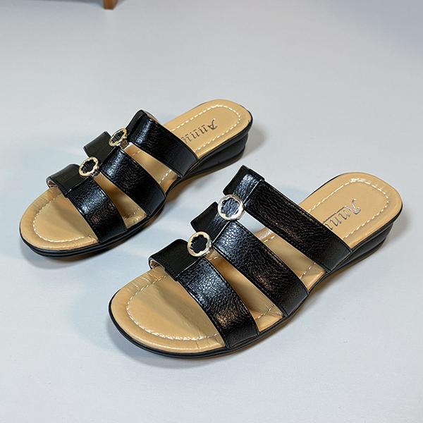 2024 New Summer Slope Heel Thick Sole Sandals and Slippers with Metal Decoration, One Word with Mom Beach Shoes