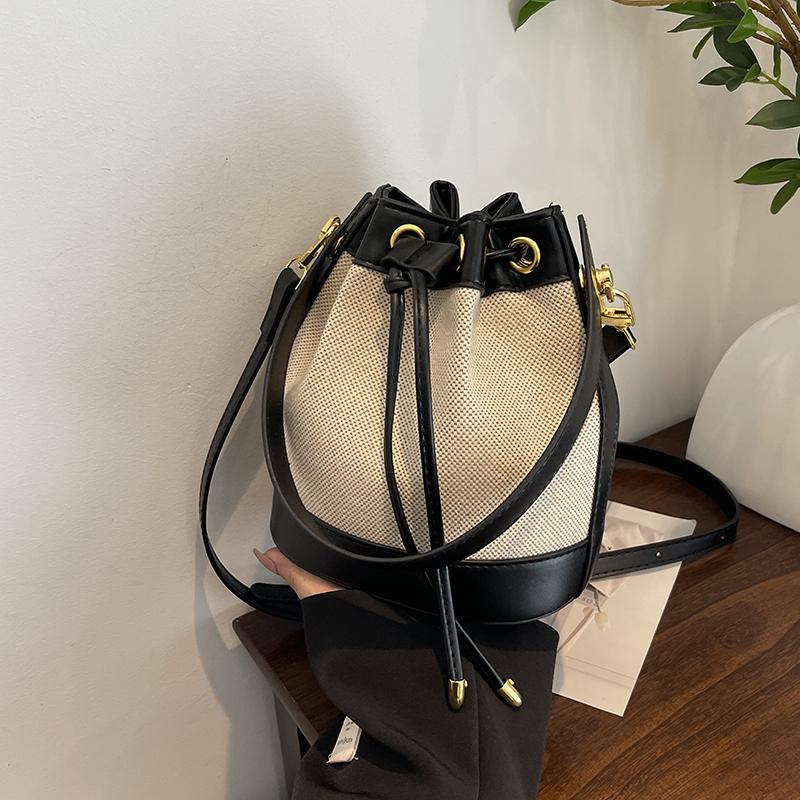 

Сумка-ведро ручной работы, экологически чистый материал, приятная на ощупь, удобная, повседневная мода, очень подходит для отдыха на море.