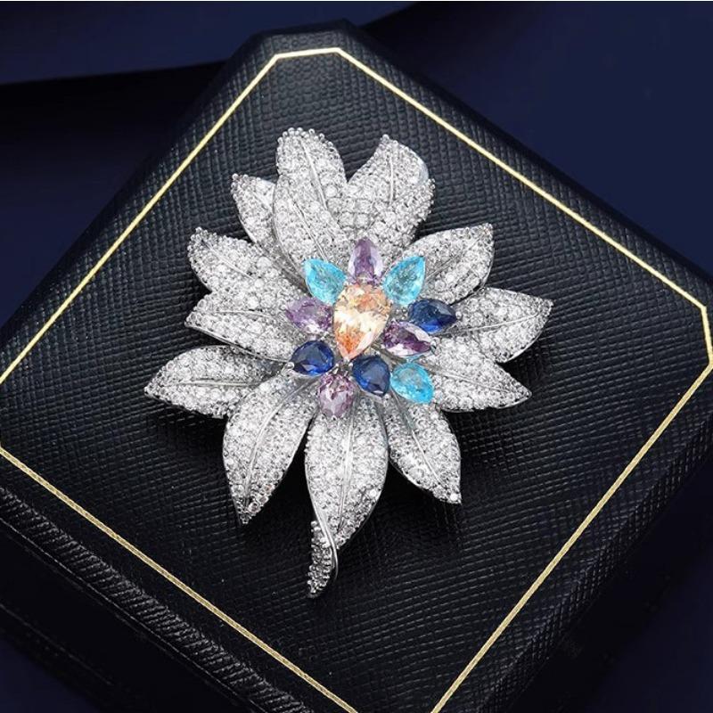 Luxuriöse mehrfarbige Blumenbrosche, hochwertige Damenbrosche mit einzelner Blume und Diamantenbesatz, hochwertige Brosche