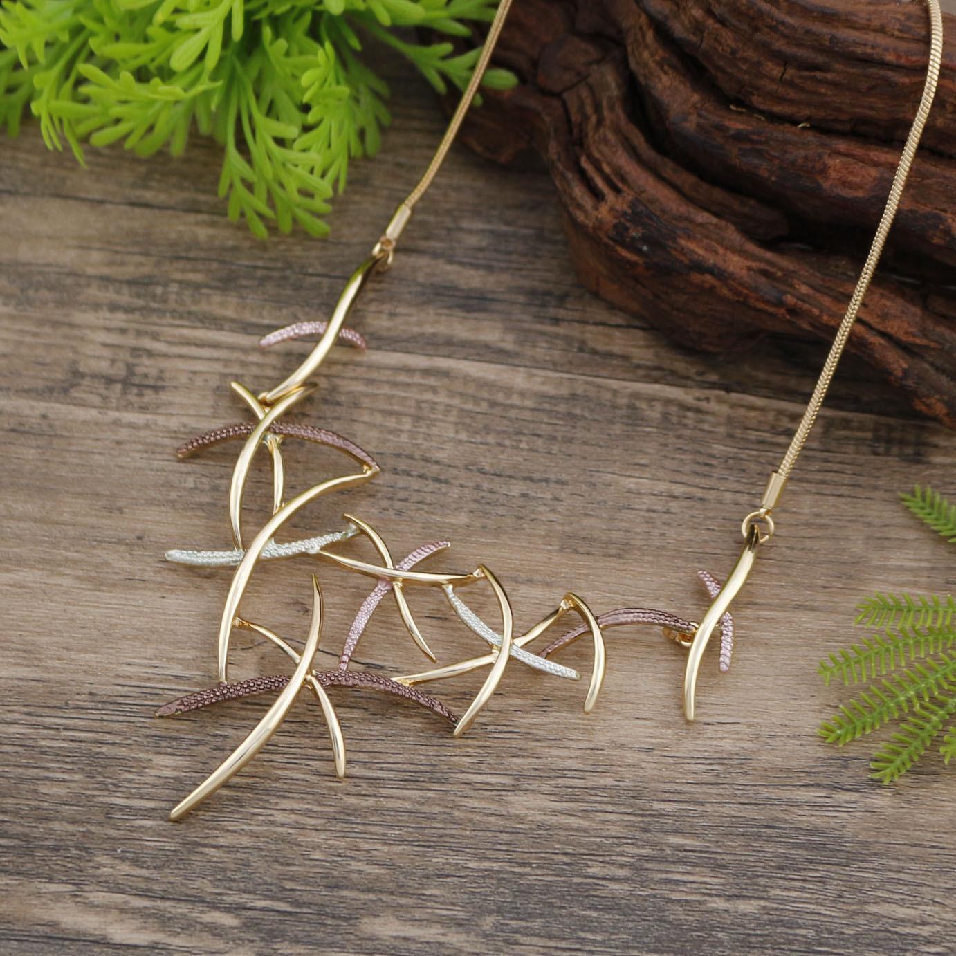 

New enamel irregular coral necklace, women s spring and summer versatile geometric beach coral necklace