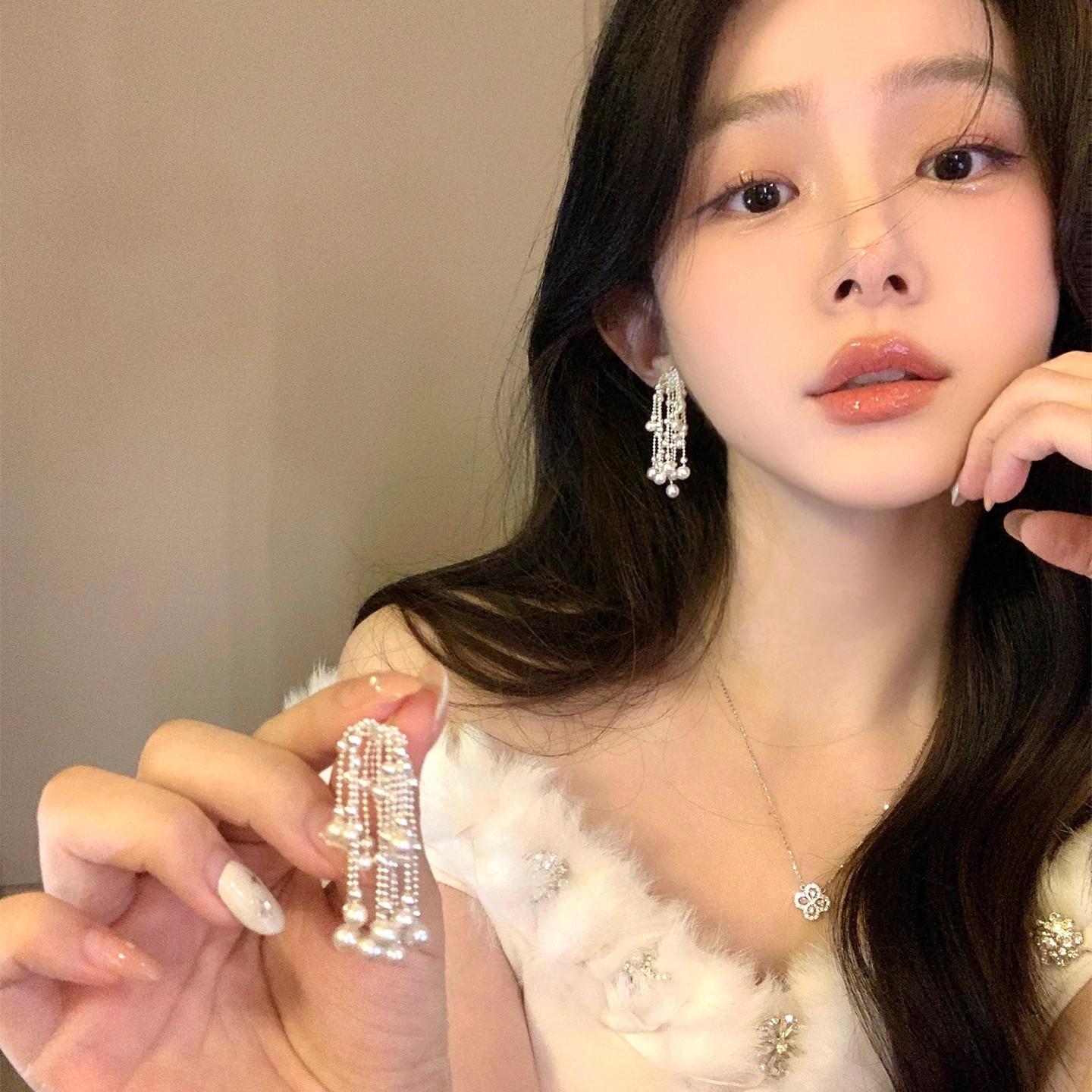 Korean retro home crystal pearl waterfall fringed earrings women s high-end stud earrings unique and beautiful temperament ear jewelry