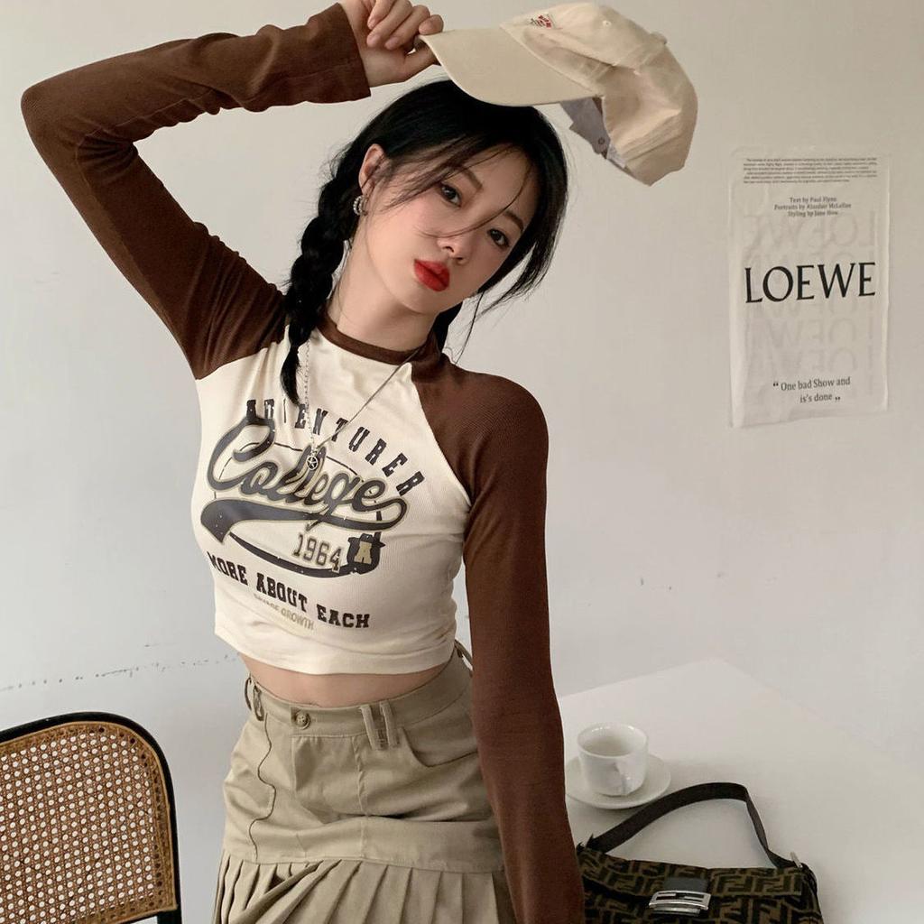 Krátké tričko s písmenným potiskem Dámské podzimní americké retro Slim Fit a tenké dívčí košile s dlouhým rukávem.
