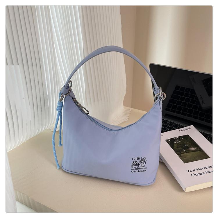 

Нейлоновая ткань повседневная маленькая сумка женская 2025 новая мода легкая сумка-пельмень нишевый дизайн сумка через плечо ручная сумка синий