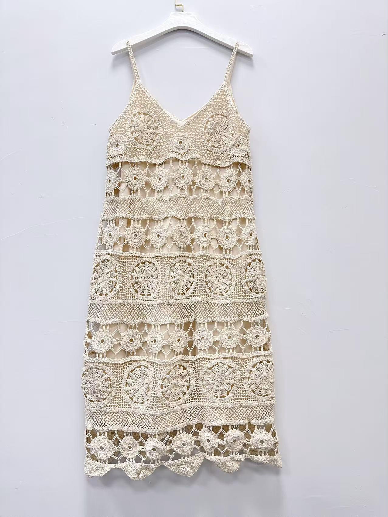 

2026 Early Spring Resort Crochet Hollow V-Neck Slimming Dress One Size абрикосовий