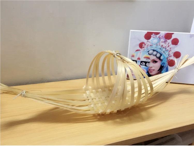 Yellow Skin Polished Bamboo Strips: Handmade Weaving Material for Crafts, Model Kites, and Decorations.