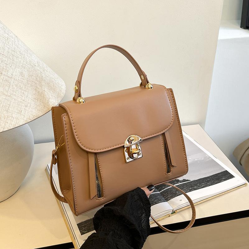 

Casual autumn and winter new 2025 versatile handbag women s elegant simple solid color foreign style fashion messenger bag хакі
