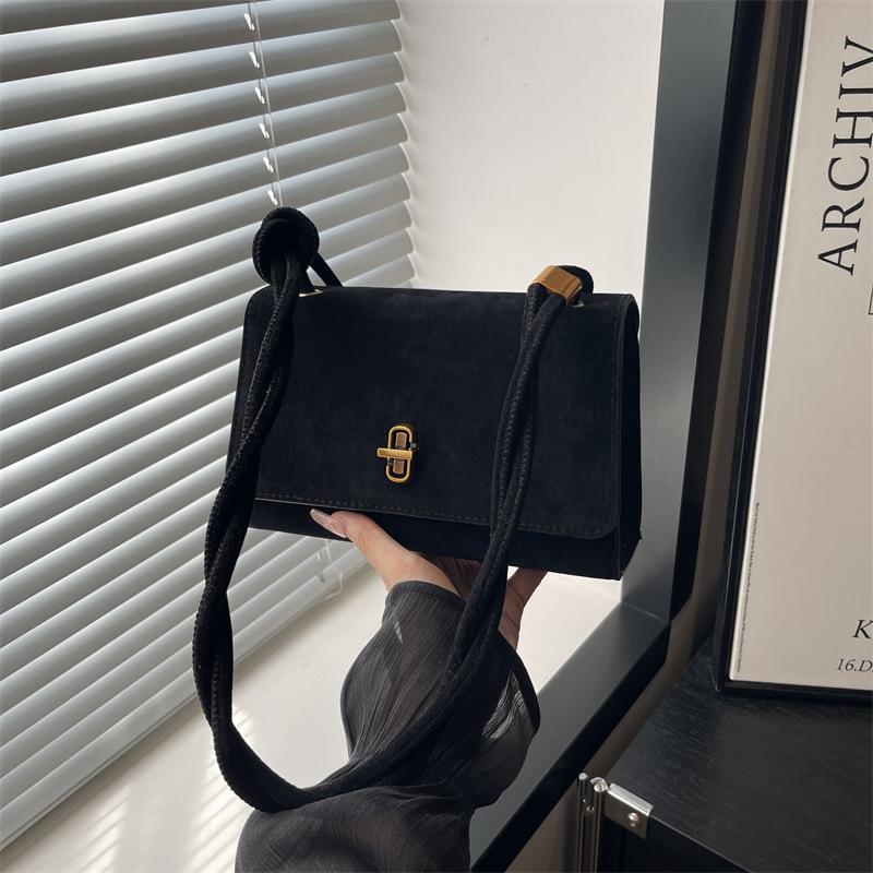 

Niche Korean version design solid color lock small square bag French simple and versatile single shoulder portable messenger bag