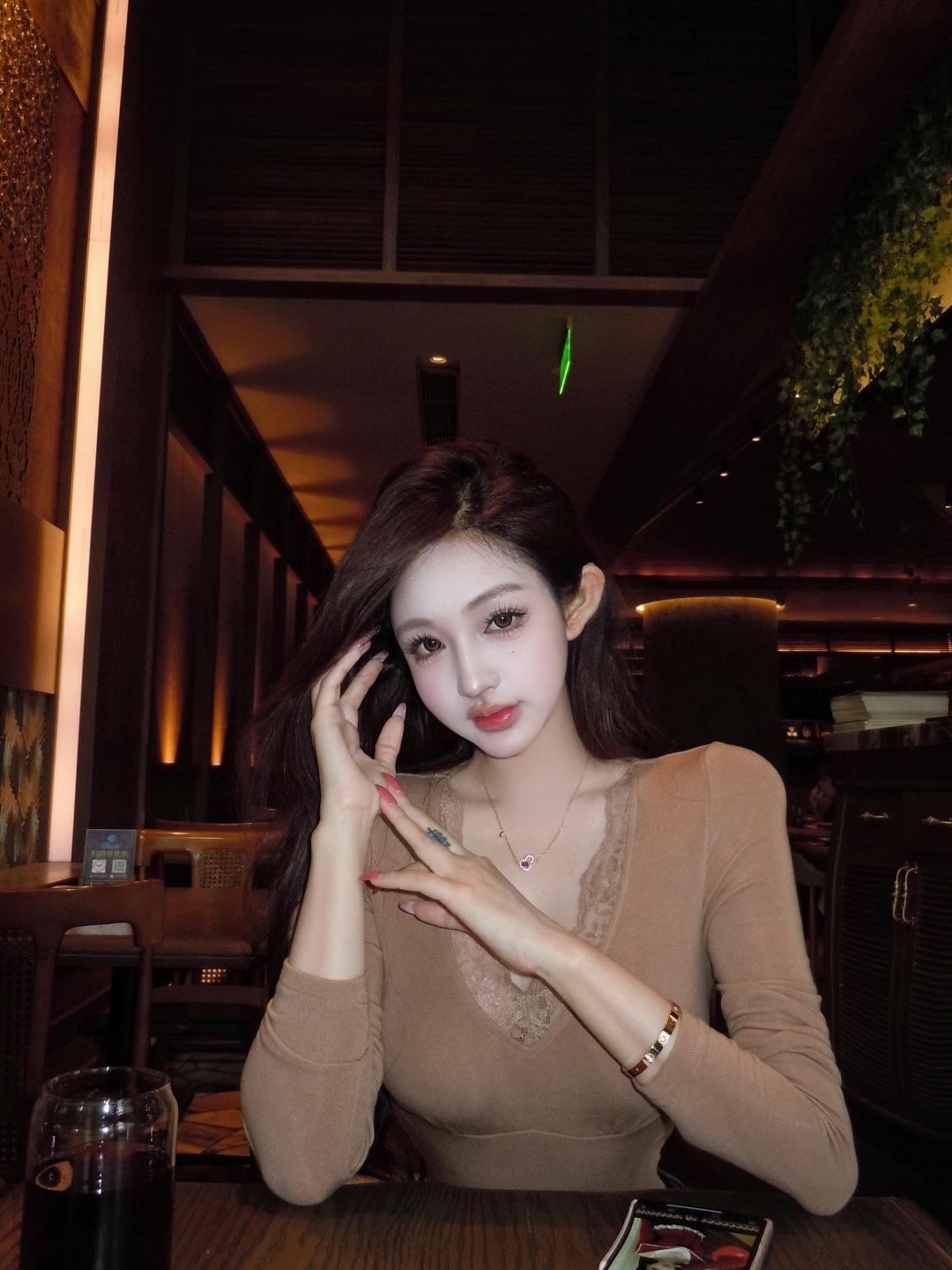 Women s Slim-fit V-neck Long-sleeve Brushed Cotton T-shirt with Lace Patchwork, Pure Desire Style Small