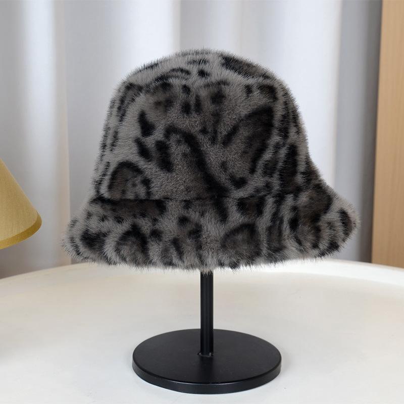 

Зимняя трансграничная новая трендовая плюшевая шляпа женская корейская версия модная в иностранном стиле шляпа-ведро с леопардовым принтом универсальная шляпа-панама для тепла One size