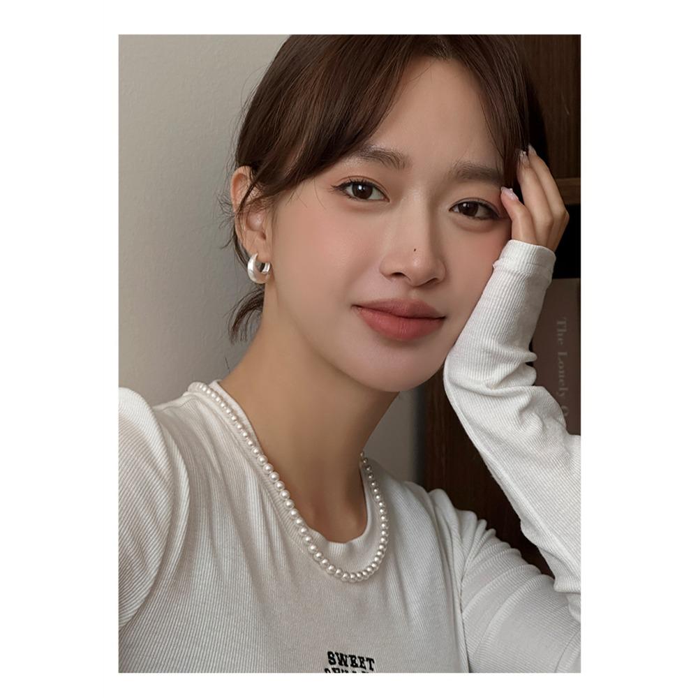 1ПАРА Матовые простые серьги-кольца женские нишевые высококачественные серьги с эффектом — фото 7