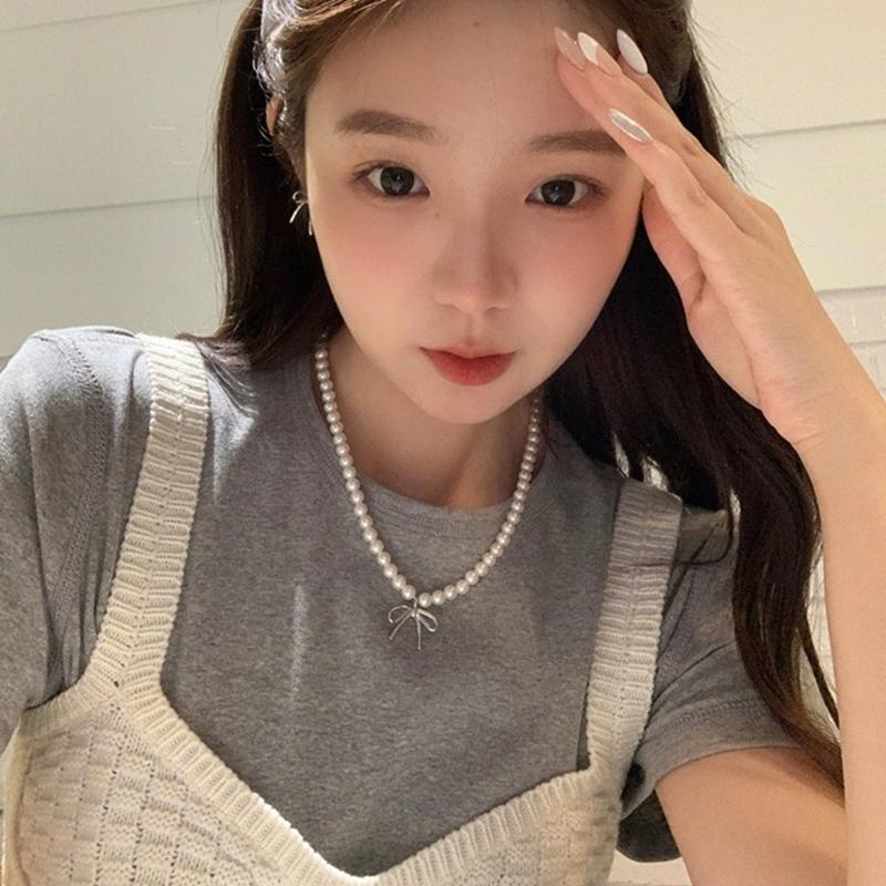 Elegant Pearl Beaded Necklace Charm Eye Catching Pearl Necklace with Bowknot Pendant Trendy Neck Chain for Parties