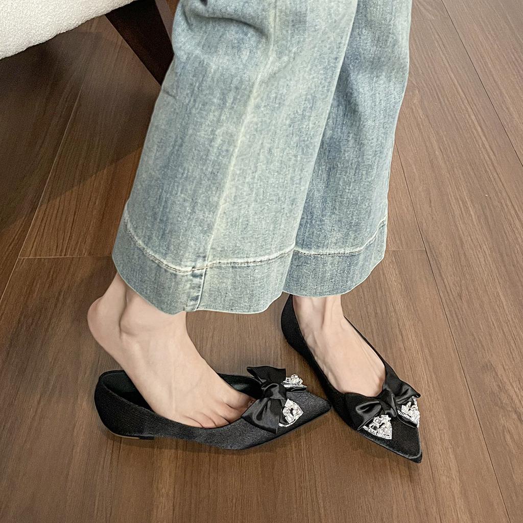 Weiwei Girl 201-2 pointed single shoes women's flat bottom shallow mouth spring and autumn 2025 new temperament versatile soft sole ladyshoes