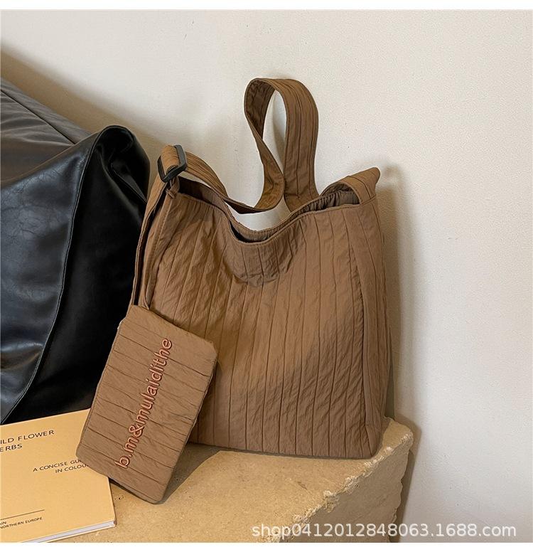 

Korean simple casual tote bag 2025 new large-capacity work commute armpit bag fashionable shoulder messenger bag коричневый