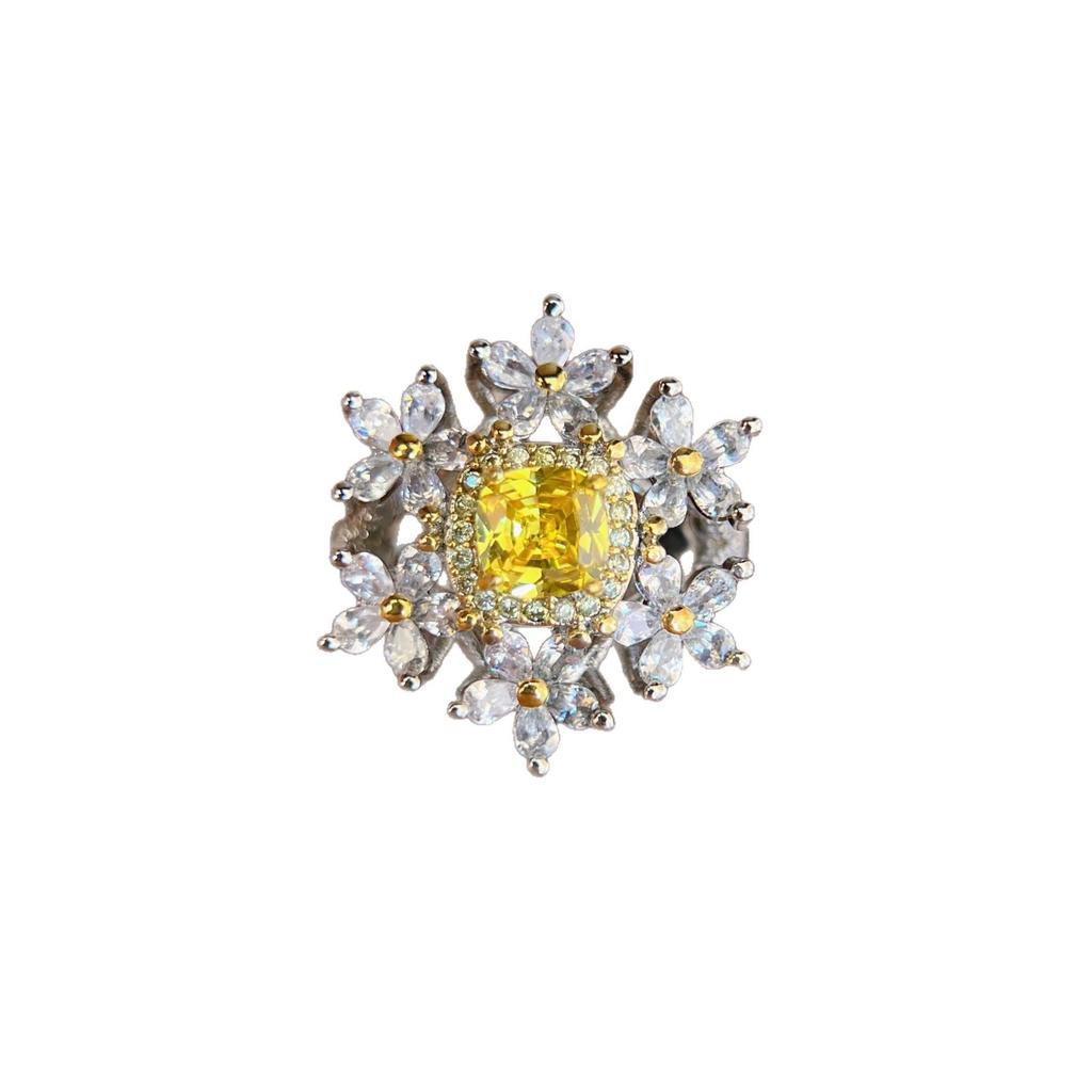 Luxurious and elegant ring featuring yellow diamond and six-flower cubic zirconia, plated with double gold, and featuring a square-shaped small