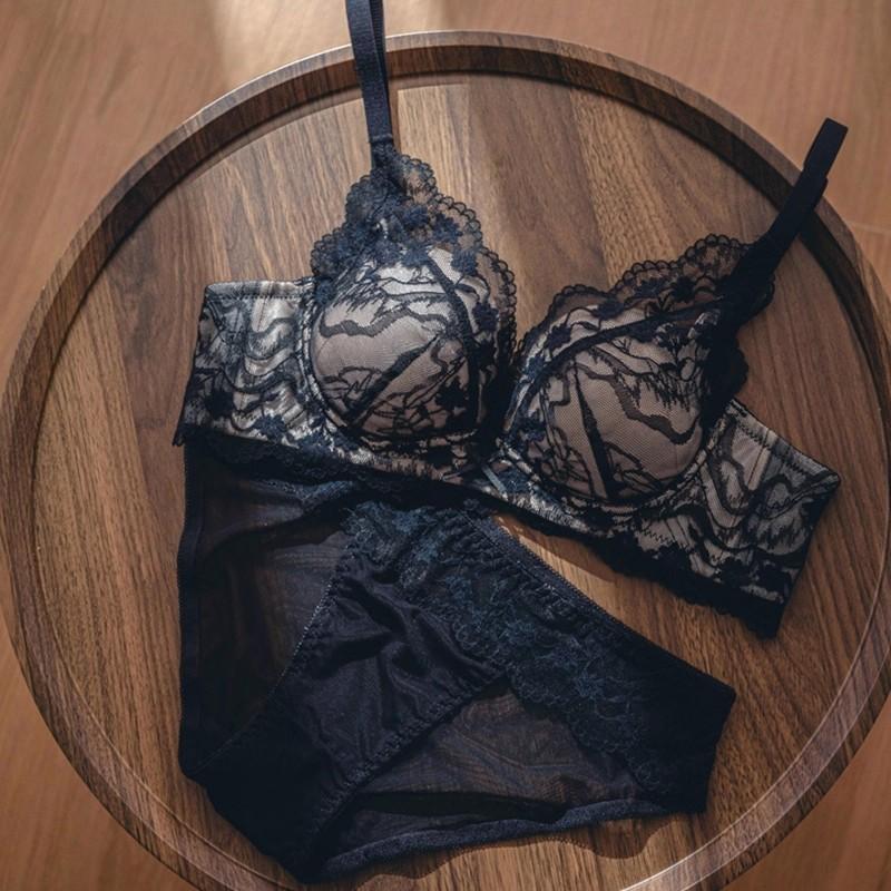 Black Lace Deep V Push Up Bra For Women