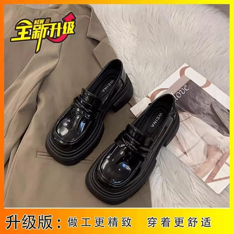 Zapatos de plataforma negros de cuero pequeño para mujer 2025 nuevos retro británicos versátiles que aumentan la altura zapatos individuales versátiles mocasines estilo universitario