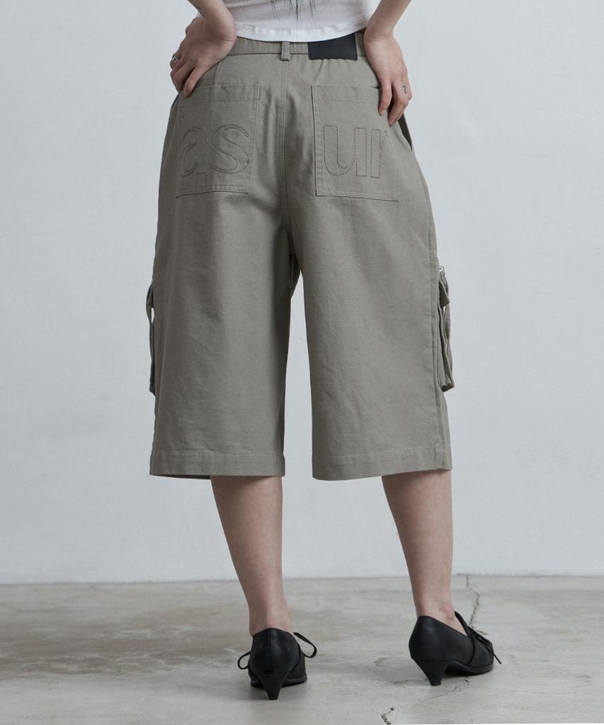 Aejeuyua Pintuck Stitch Bermuda Pants Khaki Beige