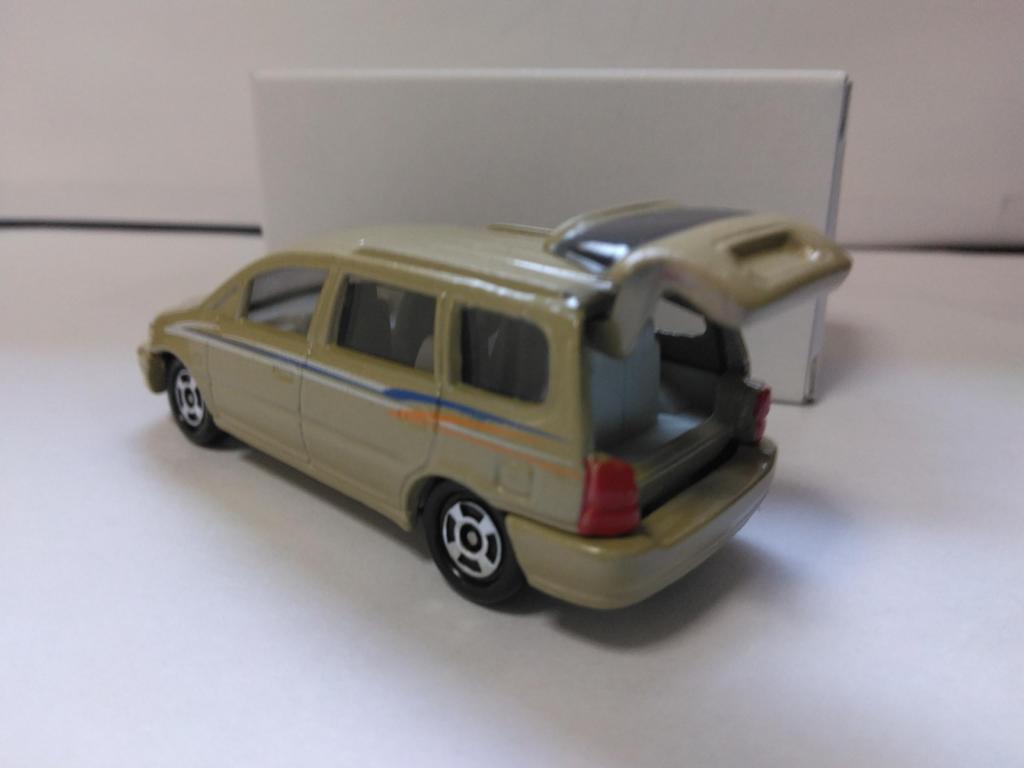 Tomica Honda Odyssey Special Color Made in China This is a single unit from the set.