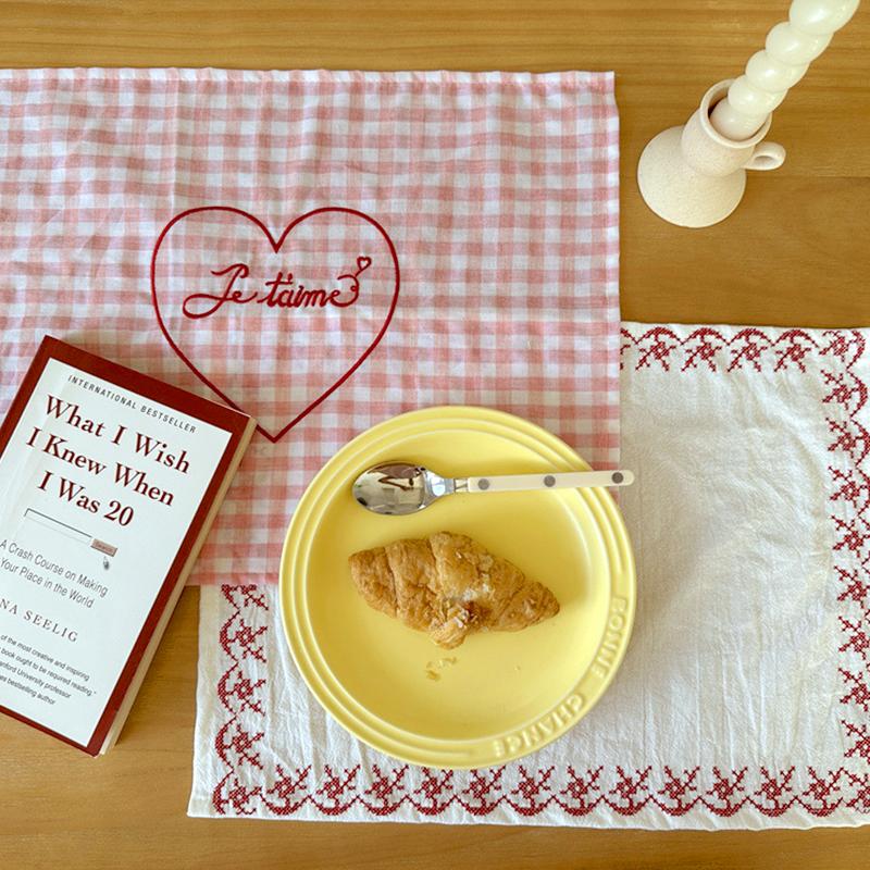1Pc Photography Props Fresh Sweet Decorative Cloth Originality Cotton Rural Style Checkered Placemat Home Decor Love Embroidery