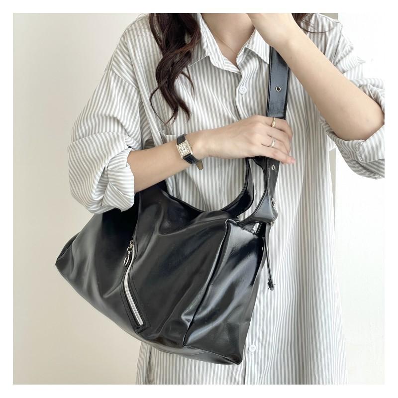 

ins локомотив сумка 2024y2k Spice girl пригородная мягкая кожаная сумка-мессенджер сумка через плечо большой емкости женская сумка чёрный