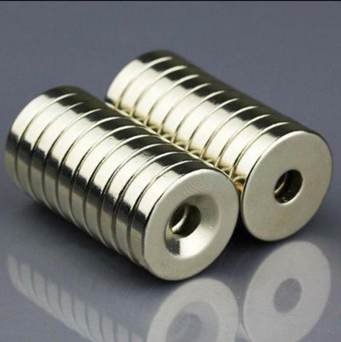 5/10/20/50 Stück 15x5 15x3 15x4 20x5 12x5 12x3 Loch 4 mm N35 NdFeB versenkter runder Magnet superstarker permanenter Seltenerdmagnet