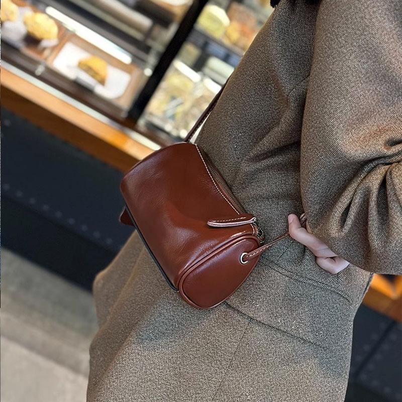 Small satchel women's new fashion exquisite super soft leather shoulder messenger bag female Internet celebrity explosion bag