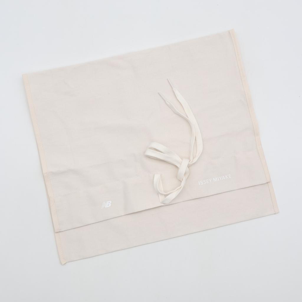 MT10OIM ISSEY MIYAKE New Balance MT10O White (Men's)