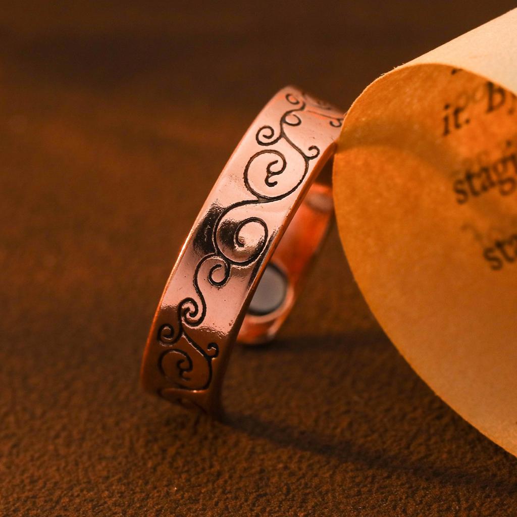 Miedziany Magnes Retro Pierścionek Modowy Atmosferyczny Wysoki Smak Wygrawerowany Wzór Totem Otwierany Pierścionek