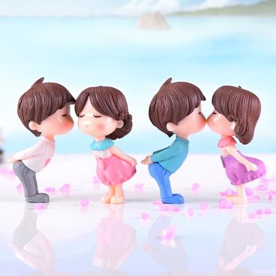 4pcs/2pairs Mini Cute Lovers Couple Figurines Miniature Craft Sweety Kiss Ornament Fairy Garden Decor Home Wedding Decoration