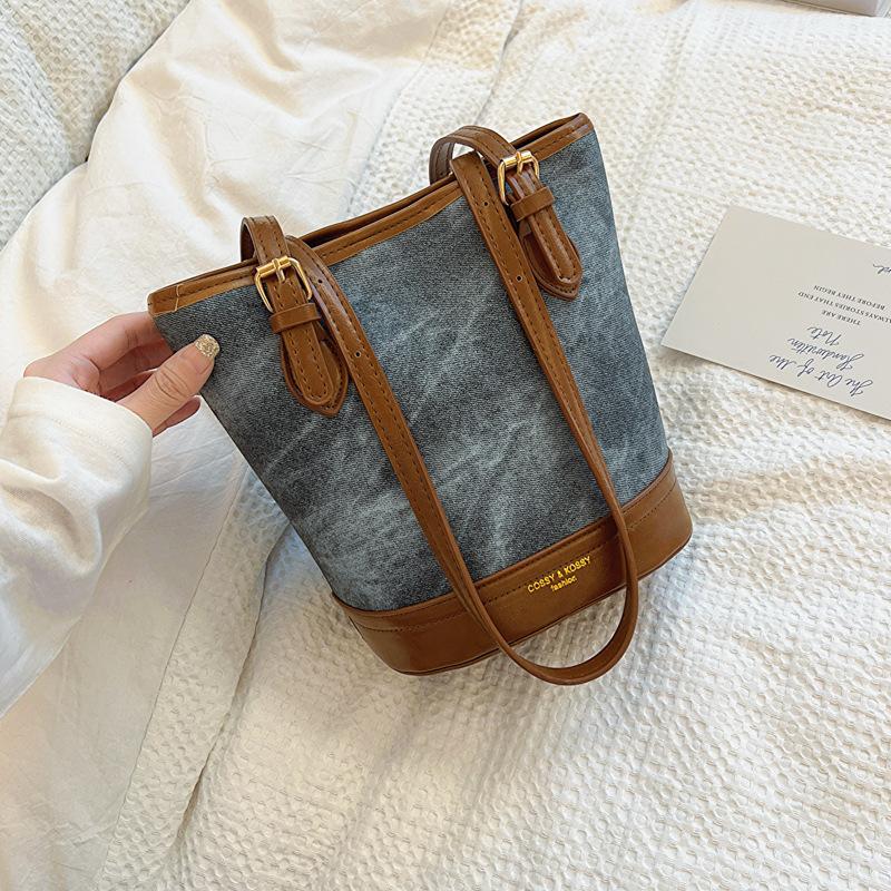 

Casual retro bucket bag women s 2025 autumn new trend shoulder underarm bag niche large-capacity commuter bag