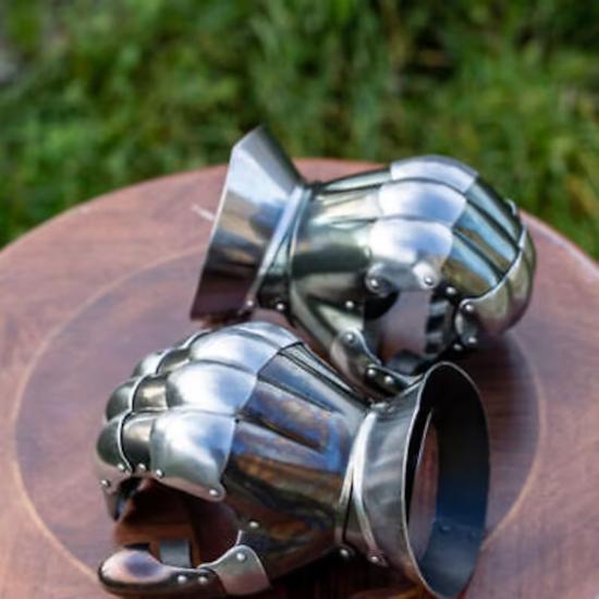 

Medieval Dark Wolf Gauntlets Spring Steel Hand Protection Armor Gloves