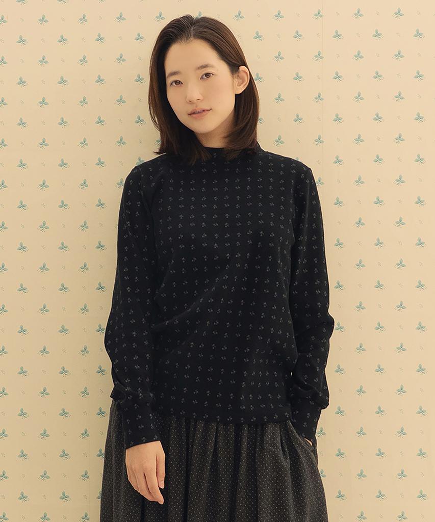 CHIQUITA Flower Napping Half Turtleneck Sweatshirt Black 251006Bk