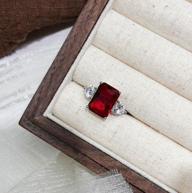 Hot Selling Seiko Heart Edge Diamond Square Zirconium Color Treasure Ring Luxury High Carbon Diamond Ring