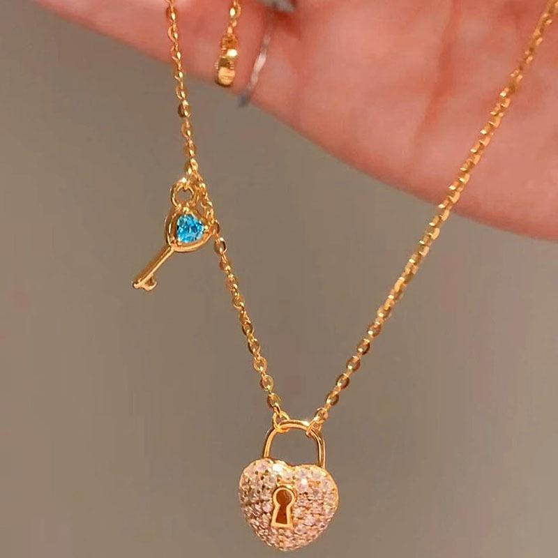 

Classic diamonds inlaid small lock pendant blue gemstone heart-shaped key necklace luxurious and exquisite banquet jewelry gift 45cm золотой