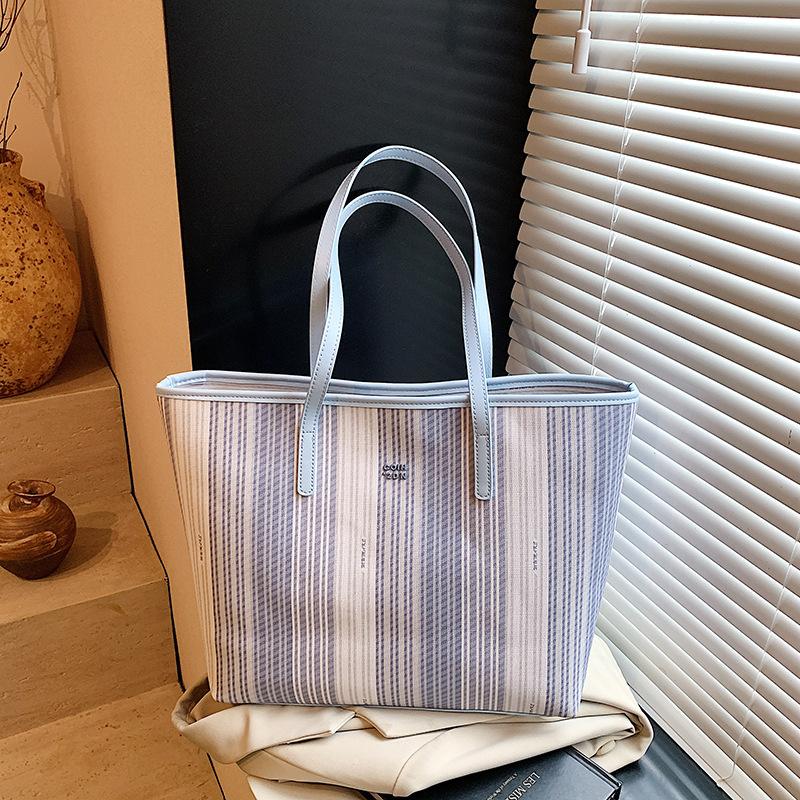 Handheld women's bag New tote bag women's bag women's summer tide large capacity bag women's commuting shoulder out messenger bag