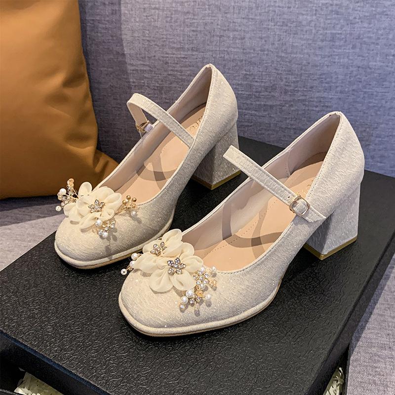 

Туфли Мэри Джейн для женщин Fairy wind с юбкой 2025 свадебные туфли туфли для подружек невесты водонепроницаемые стол маленький толстый каблук высокий каблук одинарные туфли 40 бежевый