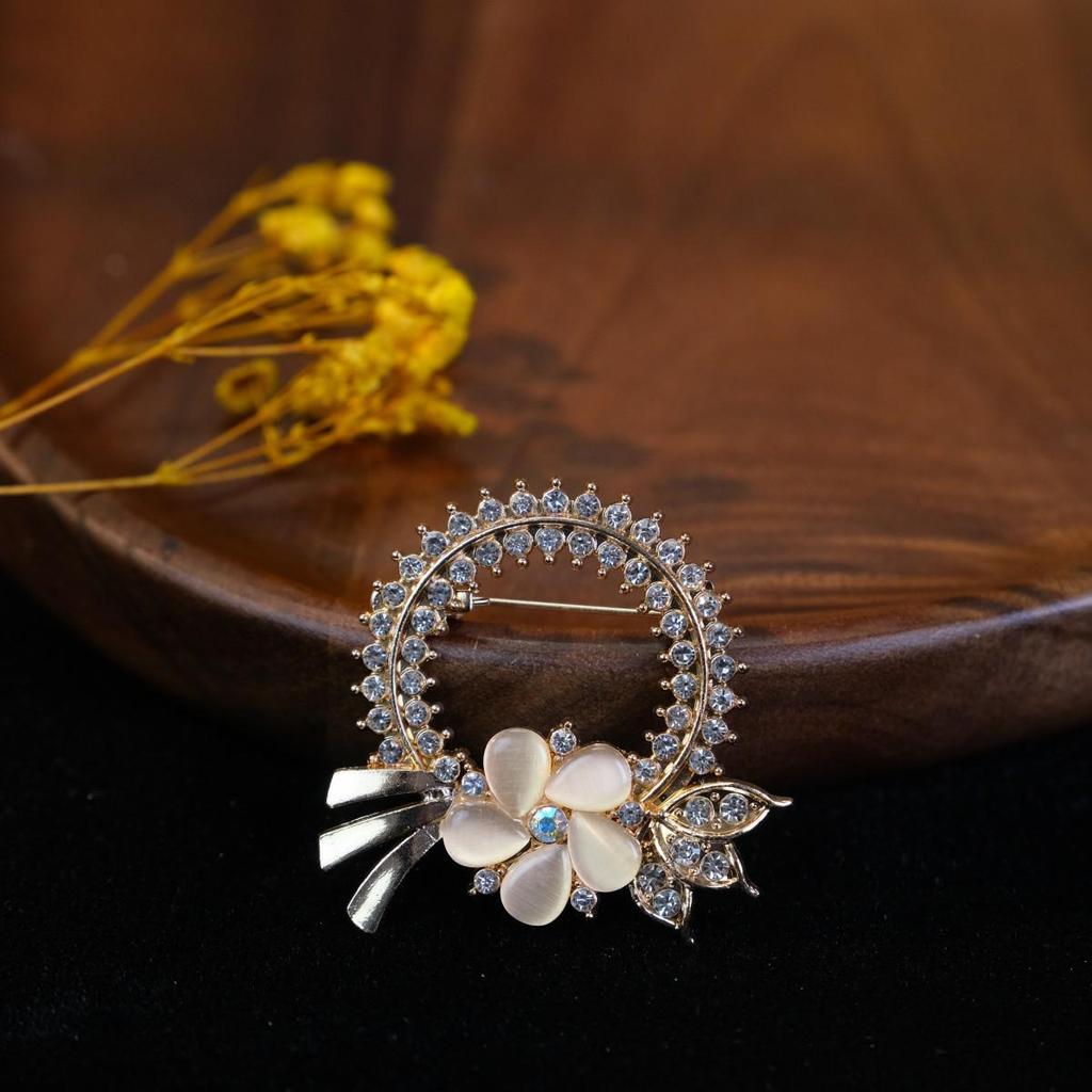 Broșă Elegantă Fluture Ochi de Pisică cu Strass-uri - Design Anti-Alunecare și Versatil