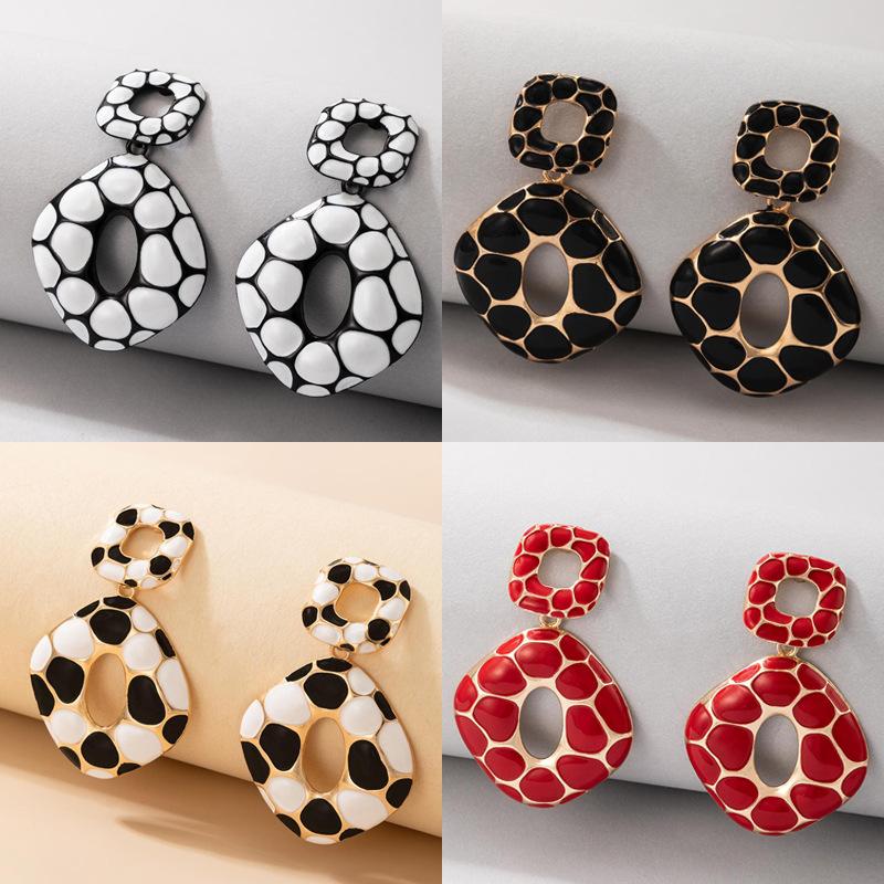 New accessories, stud earrings, square leopard print geometric earrings.