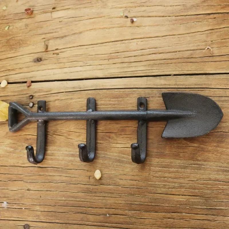 Letter Shape Hooks Metal Cast Iron Classical Retro Garden Courtyard Wall Decorate Clothes Hat Wall Mounted Rusty Colored Hook