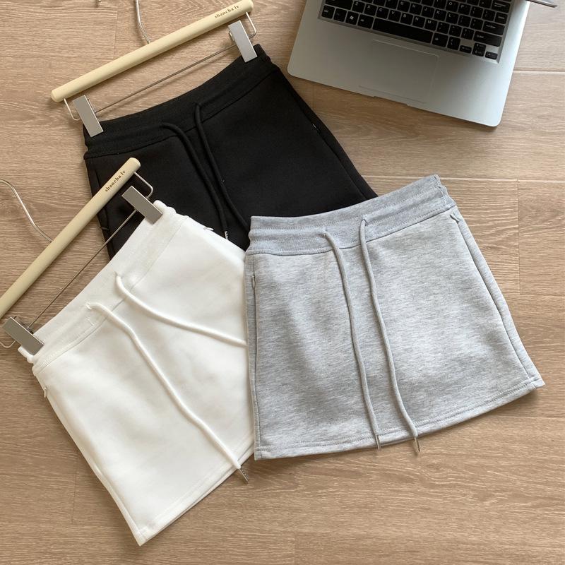 

Черное спортивное летнее платье-свитшот с кулиской, облегающее, с завышенной талией, мини-юбка А-силуэта для женщин. M чёрный