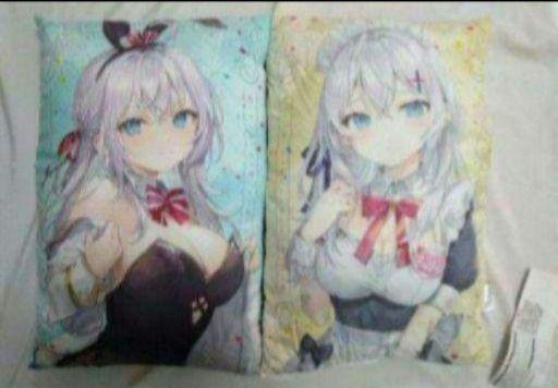 

[Б/У] Ария-сан, сидящая рядом со мной, которая иногда шепчет по-русски. 2 подушки