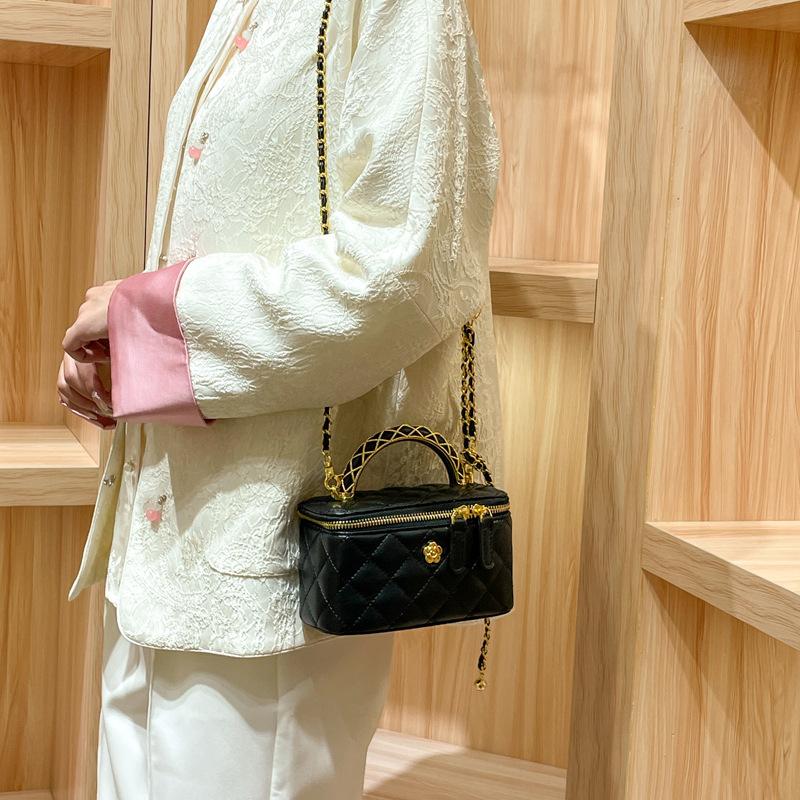Peel Diamond Chain Box Bag for Women's Spring and Summer Small Fragrance Style One-shoulder Crossbody Hand Bucket Bag