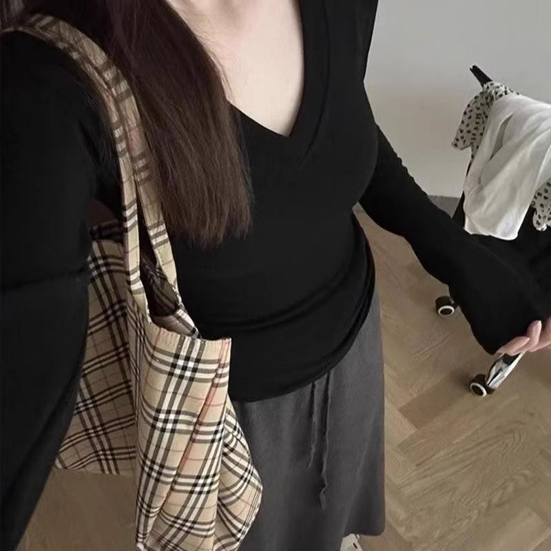 Women s Stylish V-Neck Fleece-Lined Slim Fit Long-Sleeve Top - Warm & Chic for Autumn/Winter Large