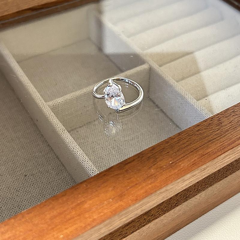 High-end Minimalist Copper Ring Adorned With Radiant Zirconia For Trendy Women