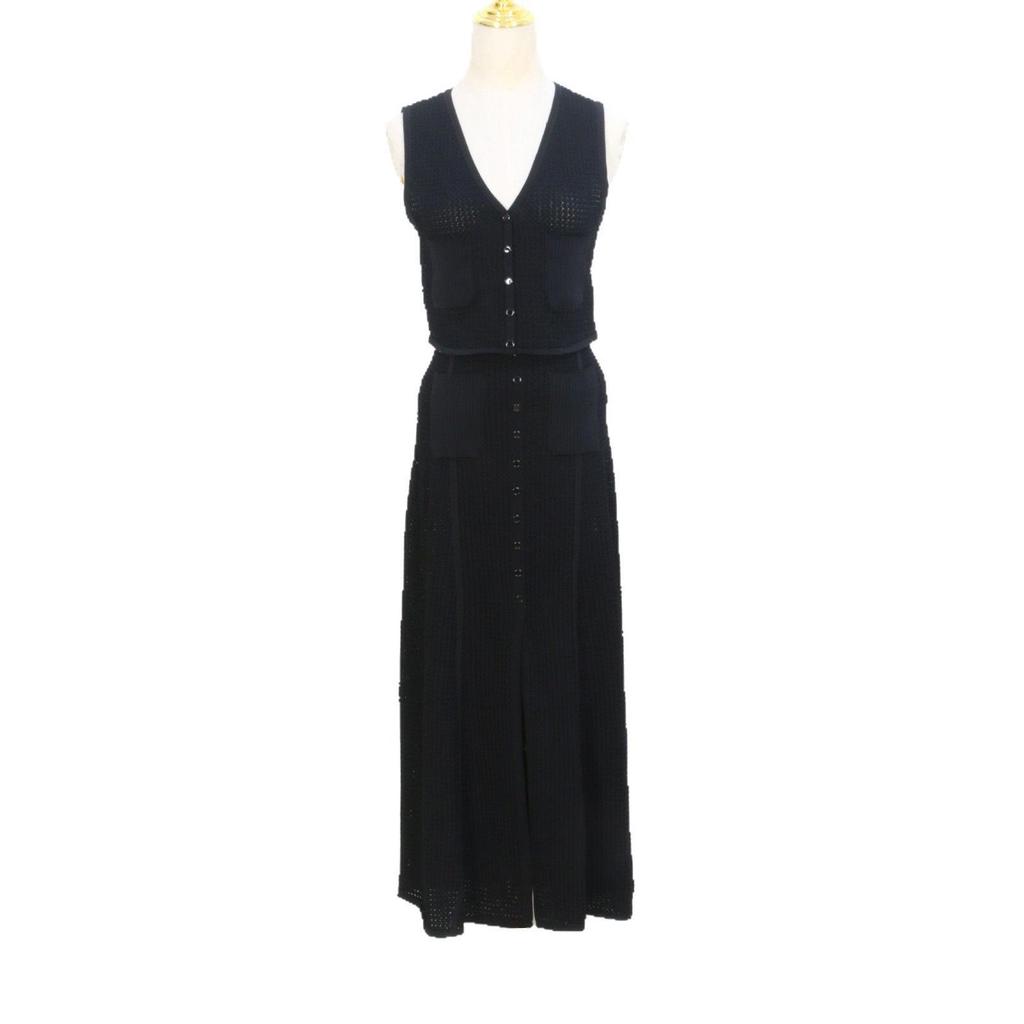2025 Spring/Summer Women's French Chic Knitted Slimming Vest & Midi A-line Skirt Set.
